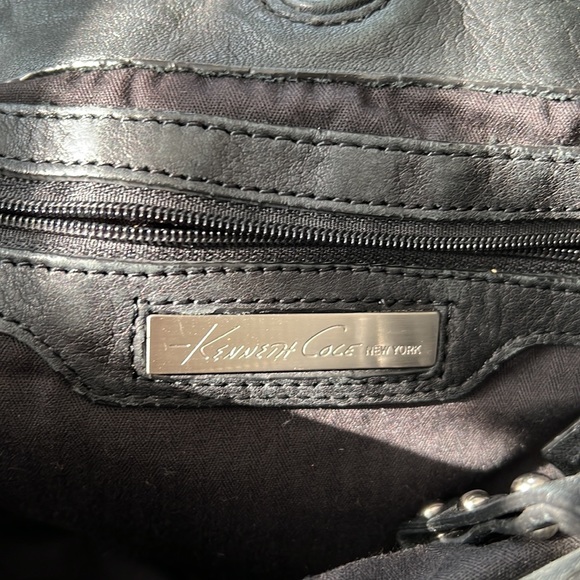 Kenneth Cole - bag - black - leather - used a few times - in good condition - Picture 5 of 11